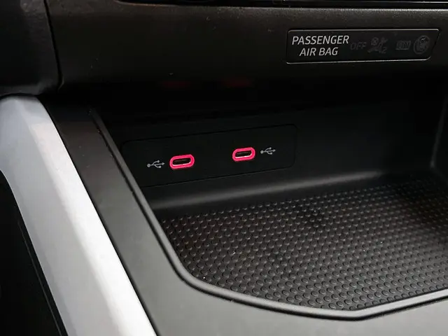 SEAT Arona 1.0 TSI AUTOM. Style Connect 2024 Benzine 32