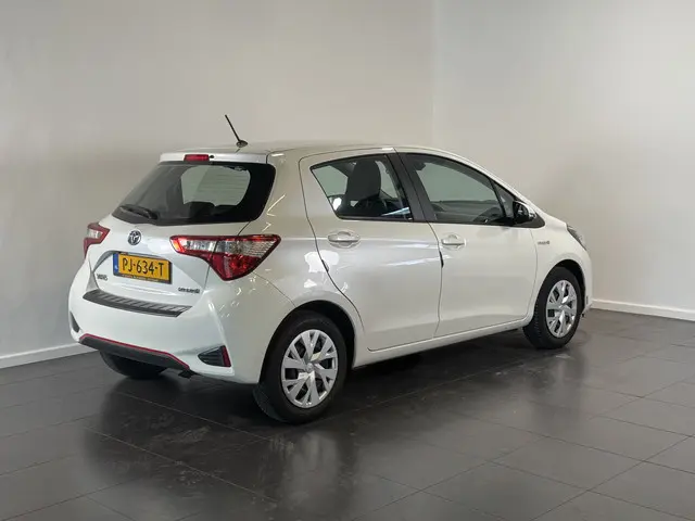 Toyota Yaris 1.5 Hybrid Aspiration 2017 Hybride Benzine 6
