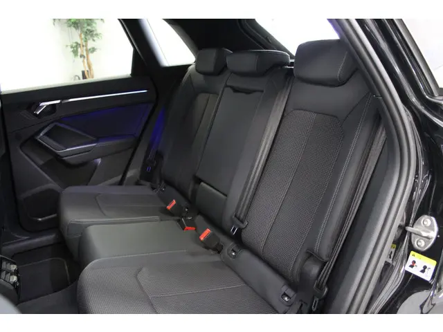 Audi Q3 35 TFSI S edition 2021 Benzine 12
