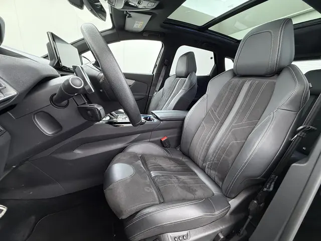 Peugeot 3008 1.6 HYbrid4 300 GT 2022 Hybride Benzine 18