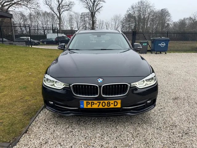 BMW 3 Serie Touring 318i Executive 2017 Benzine 12