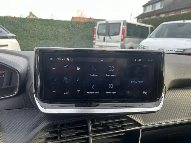 Peugeot 2008 1.2 Turbo 100PK Allure 2024 Benzine 29