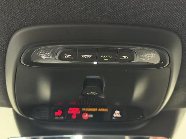 Volvo XC40 1.5 T4 Recharge R-Design 2022 Hybride Benzine 30