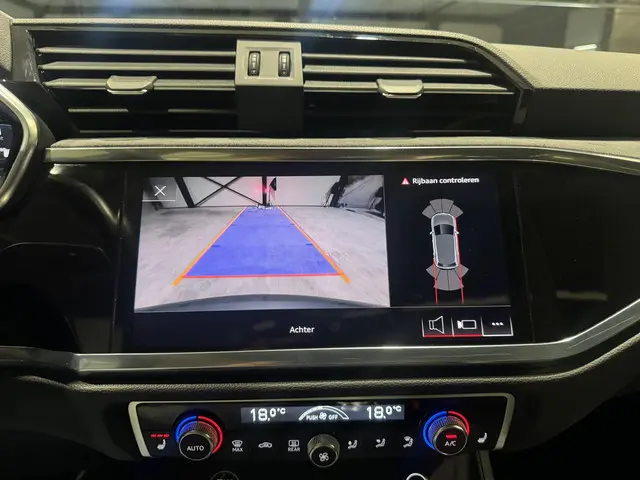 Audi Q3 45 TFSI e S edition 2021 Hybride Benzine 14