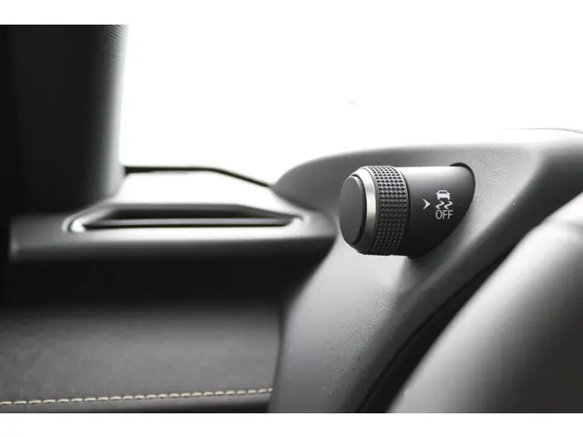 Lexus UX 300h Luxury Line 2024 Hybride Benzine 43