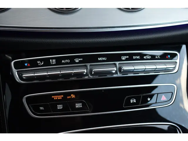 Mercedes-Benz E-Klasse Coupé 200 AMG Line 2020 Benzine 48