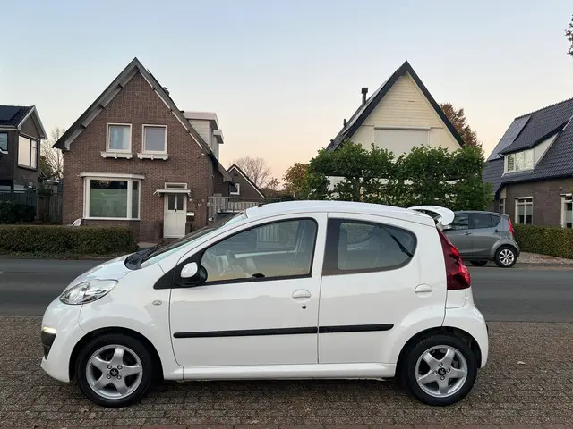 Peugeot 107 1.0 EXCLUSIVE NL-AUTO-NAP 2012 Benzine 44