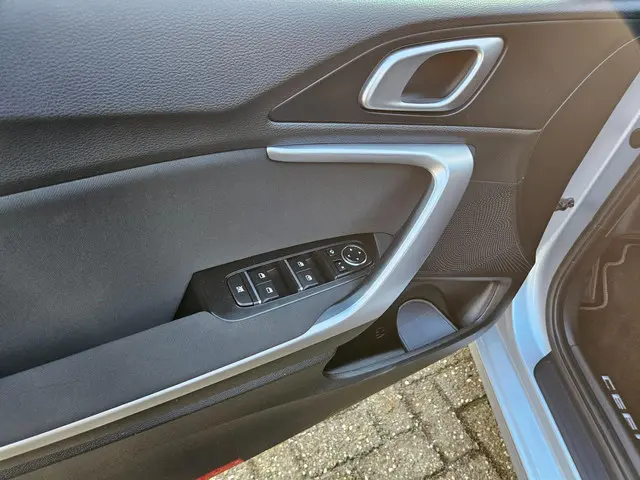 Kia Ceed 1.0 T-GDi DynamicLine 2023 Benzine 21