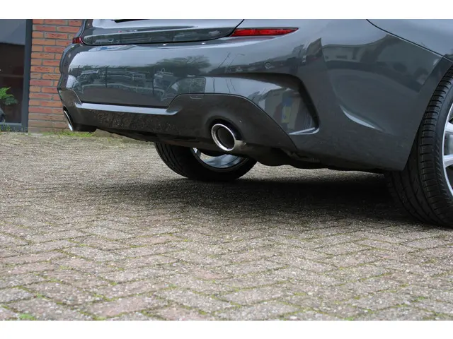 BMW 3 Serie 330i High Executive Edition 2019 Benzine 8