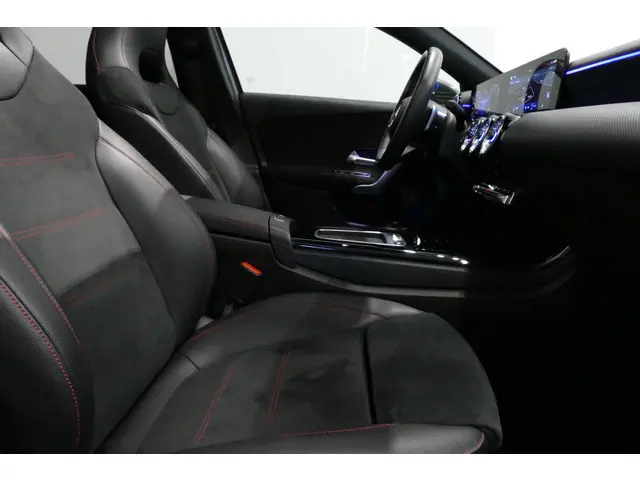 Mercedes-Benz A-Klasse 200 AMG Line 2023 Benzine 29