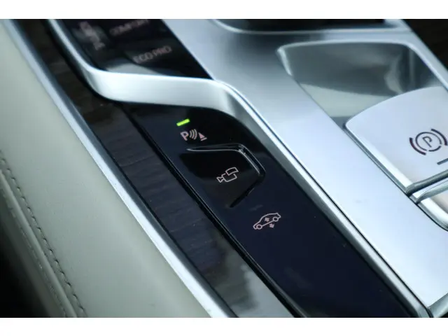 BMW 7 Serie 740i High Executive 2017 Benzine 32