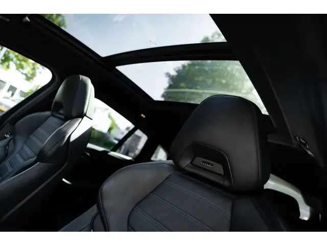 BMW X4 xDrive20i High Executive 2022 Benzine 12