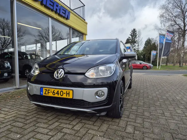 Volkswagen up! 1.0 cross up! BlueMotion 2013 Benzine 10