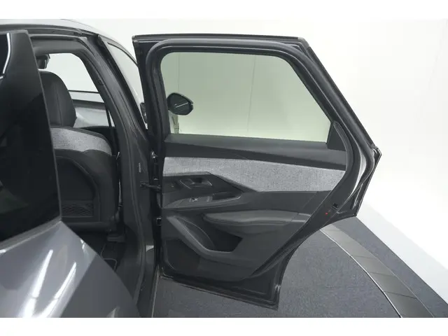 Peugeot 3008 1.2 Hybrid 136 GT 2025 Hybride Benzine 68