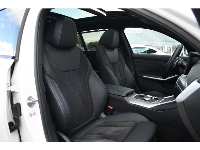 BMW 3 Serie Touring 330e M-Sport 2023 Hybride Benzine 35