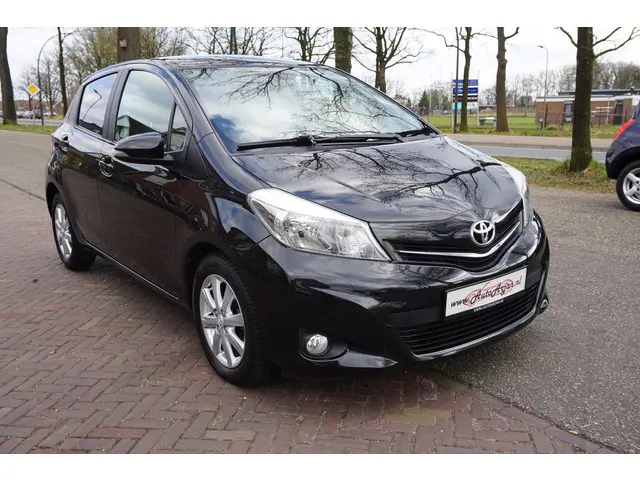 Toyota Yaris 1.3 VVT-i Aspiration 2014 Benzine 2