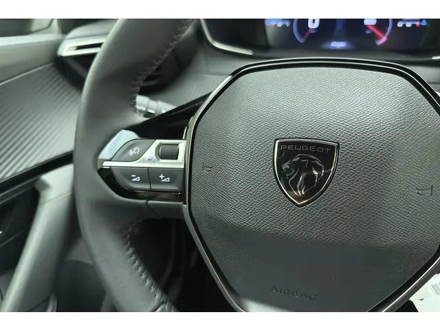 Peugeot 2008 1.2 PureTech 100 Allure 2024 Benzine 18