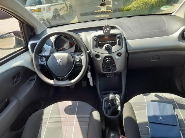 Peugeot 108 1.0 e-VTi Blue Lion 2016 Benzine 9