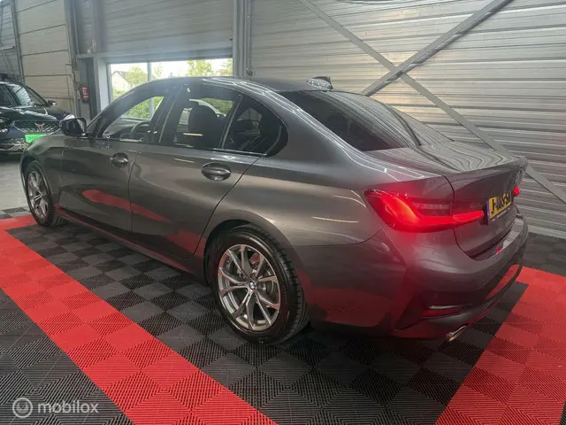 BMW 3 Serie 318i Executive Sport Edition 2020 Benzine 3