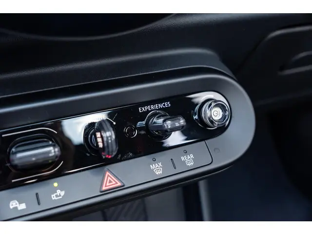MINI 3-Deurs Cooper C 2024 Benzine 24