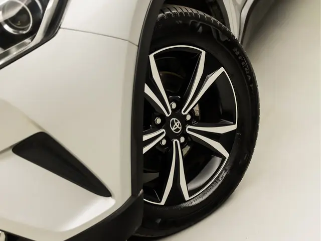 Toyota C-HR 1.8 Hybrid Sport 2018 Hybride Benzine 15