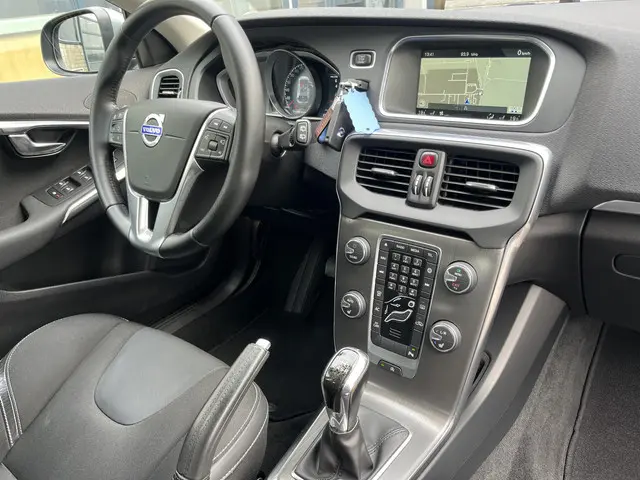 Volvo V40 2.0 T3 Momentum 2016 Benzine 75