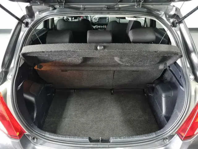 Toyota Yaris 1.3 VVT-i Style / Trekhaak / Airco 2013 Benzine 24