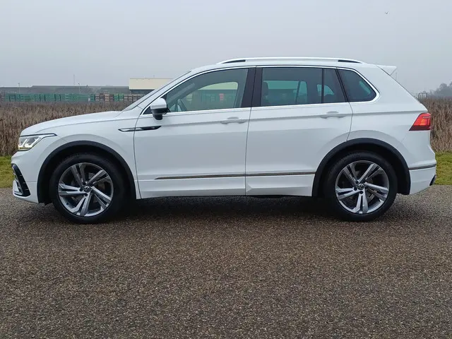 Volkswagen Tiguan 1.5 TSI R-Line Business+ 2023 Benzine 10