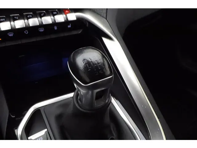 Peugeot 3008 1.2 PureTech Crossway 2019 Benzine 28