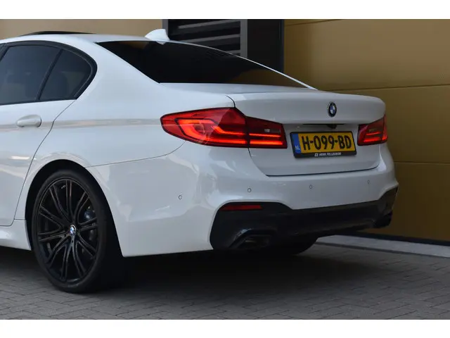 BMW 5 Serie 520i High Executive 2020 Benzine 4