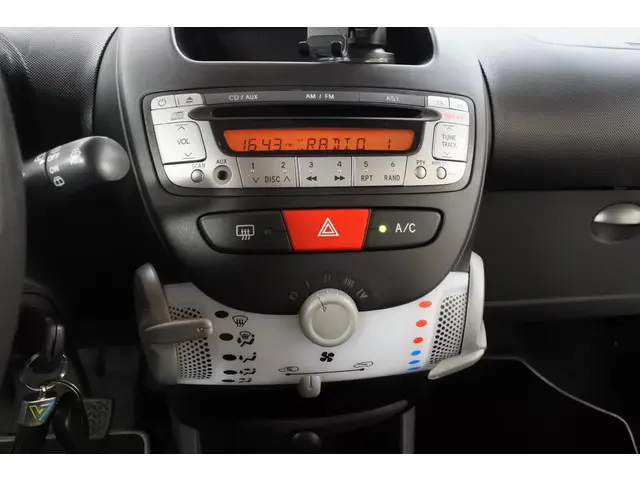 Peugeot 107 1.0 Automaat Active Premium 2014 Benzine 14