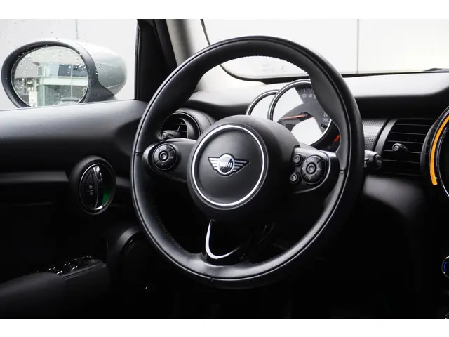 MINI 5-Deurs Cooper C 2020 Benzine 23