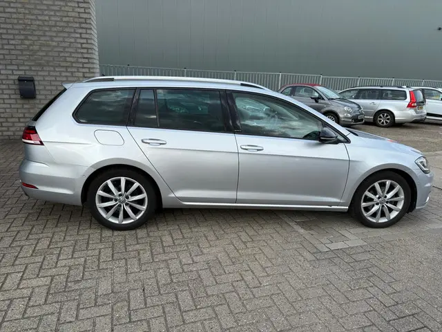 Volkswagen Golf Variant 1.0 TSI Highline 2019 Benzine 6