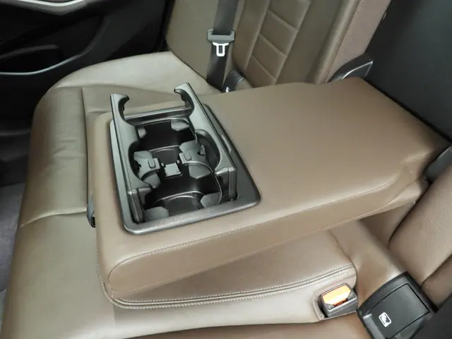 BMW 3 Serie Touring 330e 2022 Hybride Benzine 18