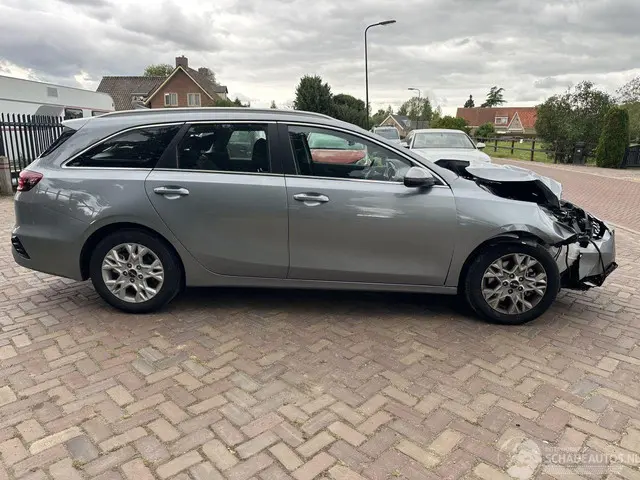 Kia Ceed 1.0 T-GDI DYNAMICLINE 2025 Benzine 6