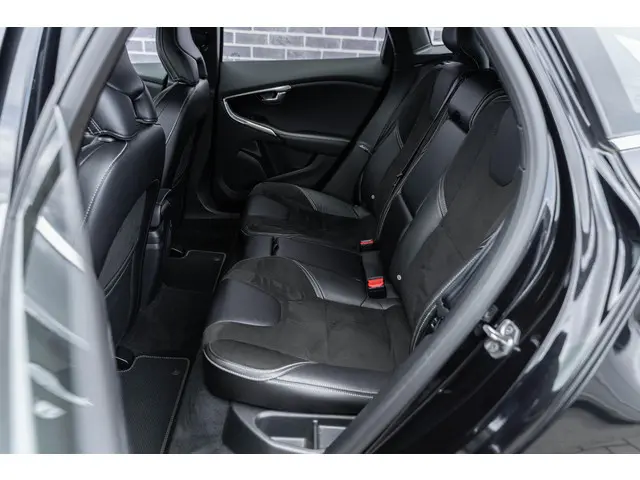 Volvo V40 T4 190pk R-Design 2018 Benzine 19