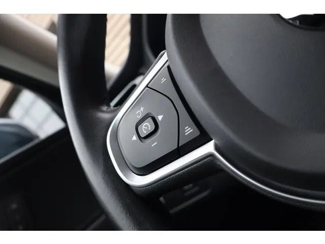 Volvo XC60 T5 Momentum 2019 Benzine 32