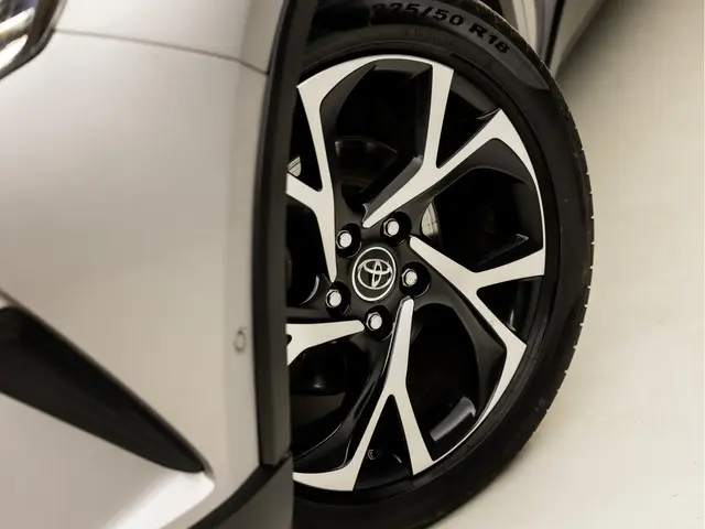 Toyota C-HR 1.8 Hybrid Sport 2018 Hybride Benzine 17