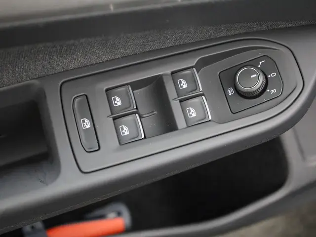 Volkswagen Golf 1.0eTSI/110PK Life DSG 2023 Benzine 22