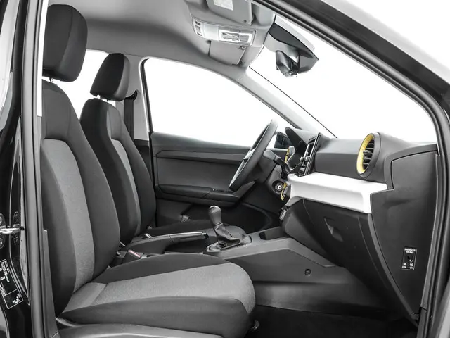 SEAT Arona 1.0 95pk EcoTSI Reference 2024 Benzine 10