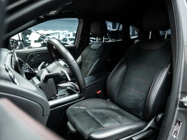 Mercedes-Benz GLA 200 AMG Line 2023 Benzine 3