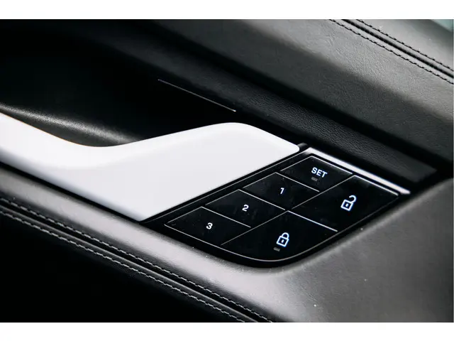 Porsche Taycan Performance 84 kWh 2023 Elektrisch 22
