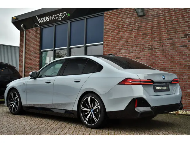 BMW 5 Serie 530e M-Sport 2024 Hybride Benzine 6