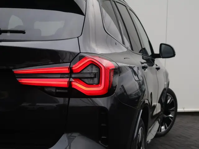 BMW iX3 High Executive 80 kWh 2023 Elektrisch 10