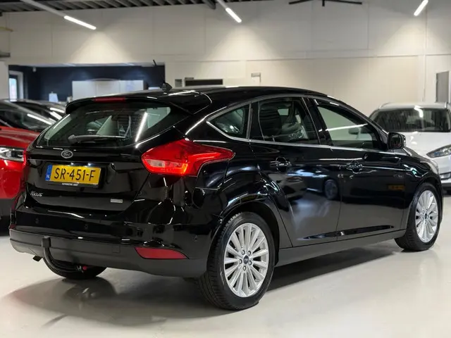 Ford Focus 1.0 Titanium Navi|Trekhaak|PDC! 2018 Benzine 3