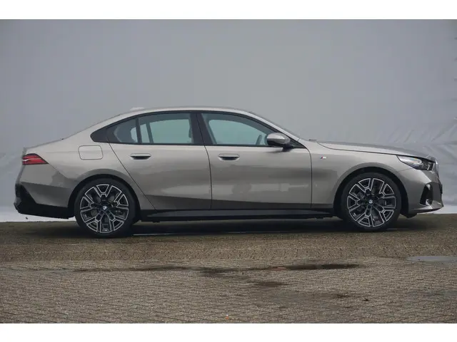 BMW 5 Serie Sedan 520i 2025 Benzine 5