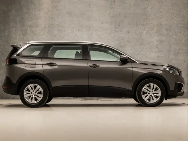 Peugeot 5008 1.2 PureTech Sport 7 Persoons 2018 Benzine 4
