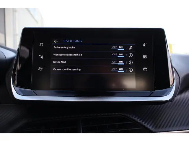 Peugeot 2008 1.2 Allure 2022 Benzine 32