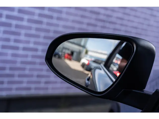 Toyota C-HR 2.0 Hybrid Bi-Tone 2020 Hybride Benzine 22