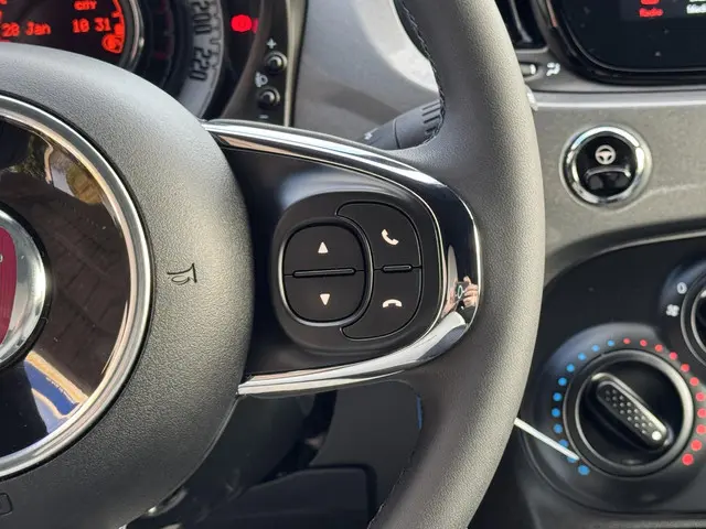 Fiat 500C 1.0 Hybrid Club 2022 Benzine 26